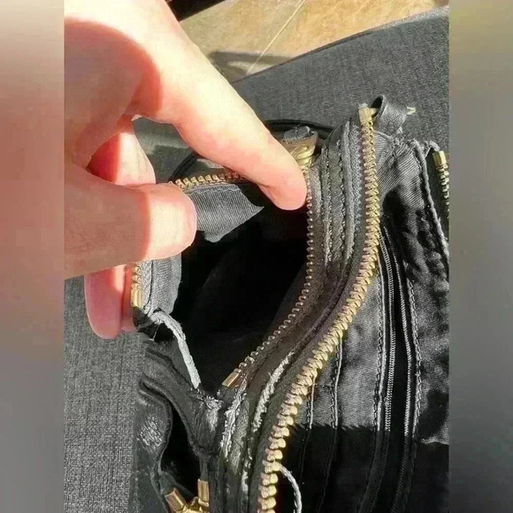 Fossil Women’s Black Leather Classic Casual Double Pocket Shoulder Bag Purse - Picture 13 of 14